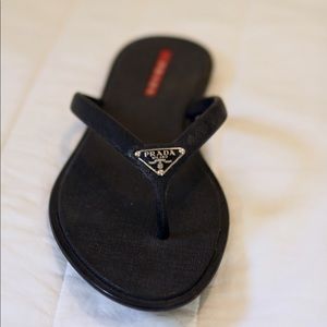 Prada sandals 38.5. But fits like an 8.5